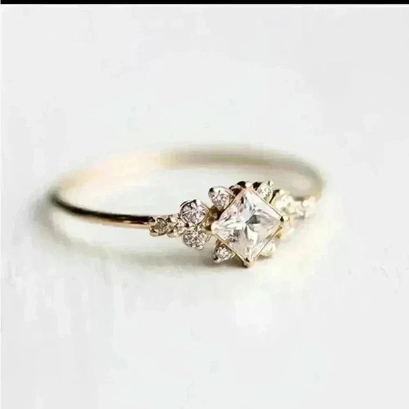 New Yellow Gold White Sapphire Ring - Picture 3 of 12